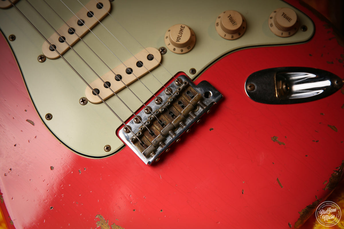 Fender USA Custom Shop 59' Stratocaster Heavy Relic Faded Fiesta Red