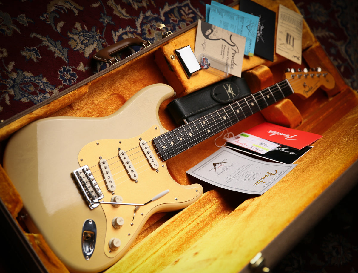 Fender USA Custom Shop 63&#39; Closet Classic Stratocaster Desert Sand Finish - ProTone Music