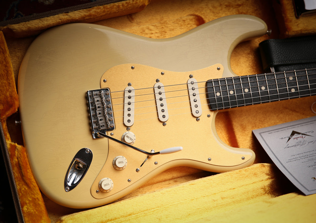 Fender USA Custom Shop 63&#39; Closet Classic Stratocaster Desert Sand Finish - ProTone Music