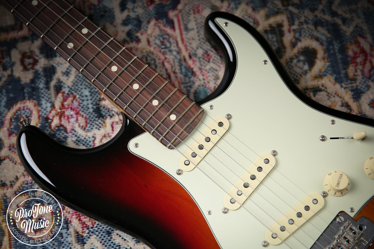 2019 Fender American Professional Stratocaster 3 Tone Sunburst