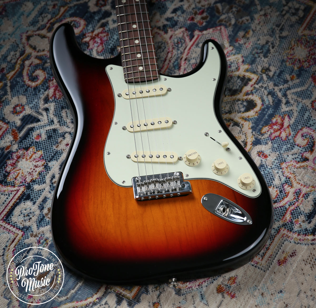 2019 Fender American Professional Stratocaster 3 Tone Sunburst