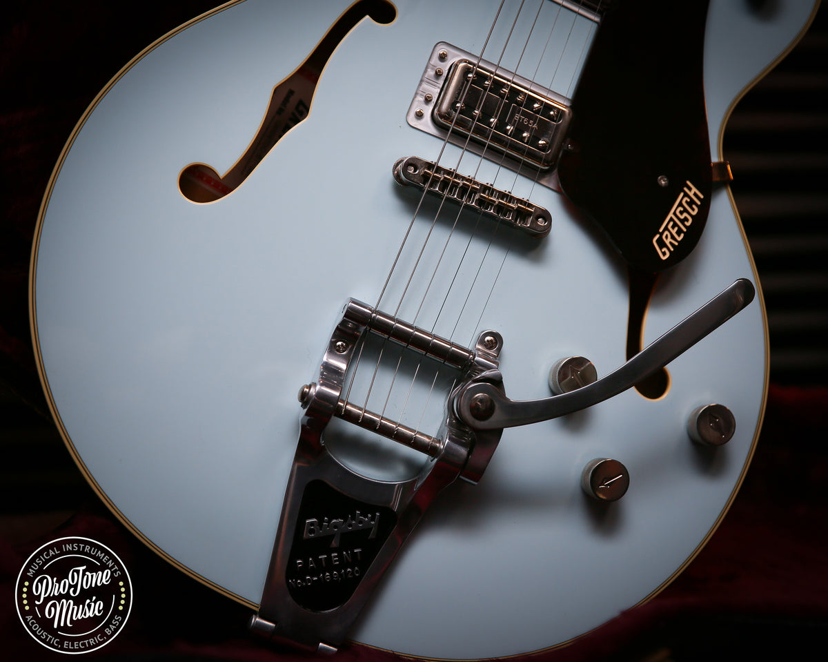 Gretsch Limited Edition G6609TDC-BT Broadkaster Two Tone Sonic Blue