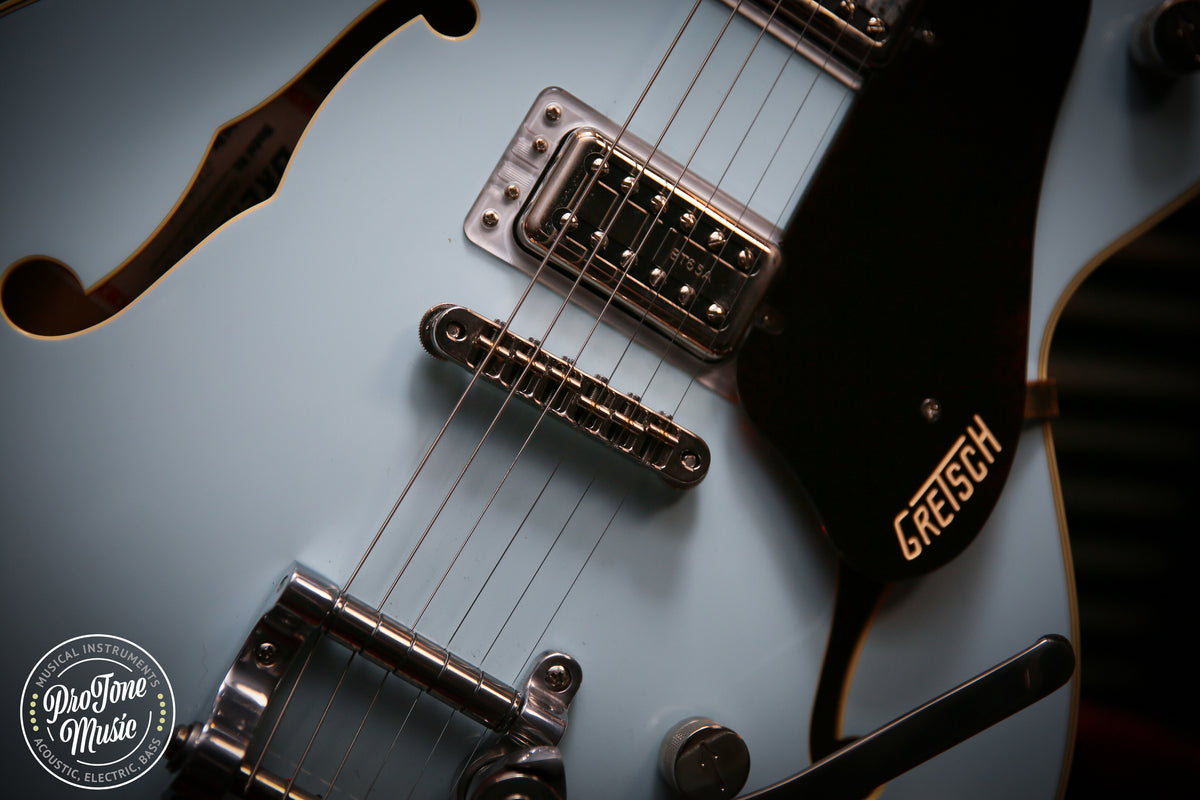 Gretsch Limited Edition G6609TDC-BT Broadkaster Two Tone Sonic Blue