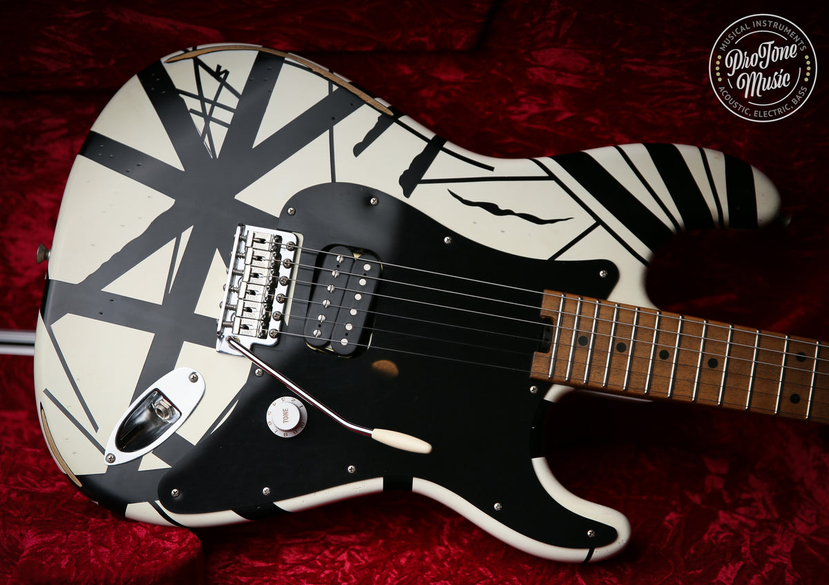 EVH Striped Series 78&#39; Eruption Black &amp; White