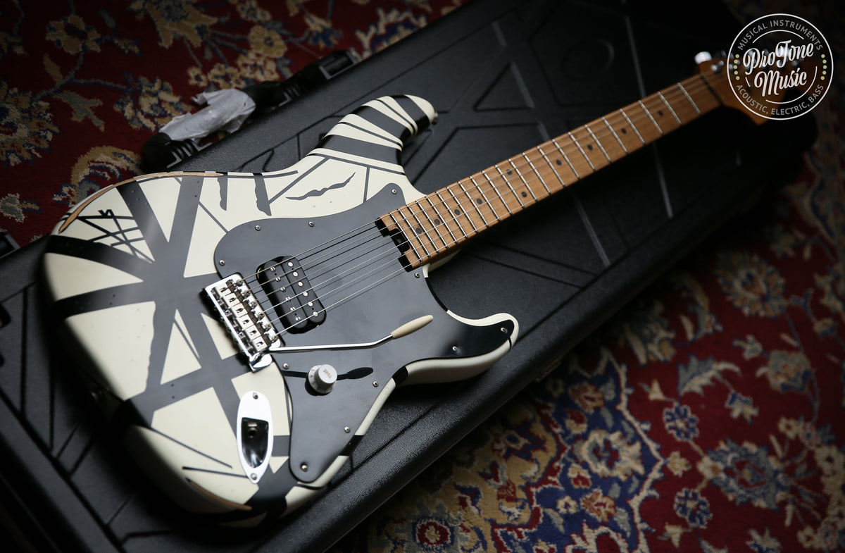 EVH Striped Series 78&#39; Eruption Black &amp; White