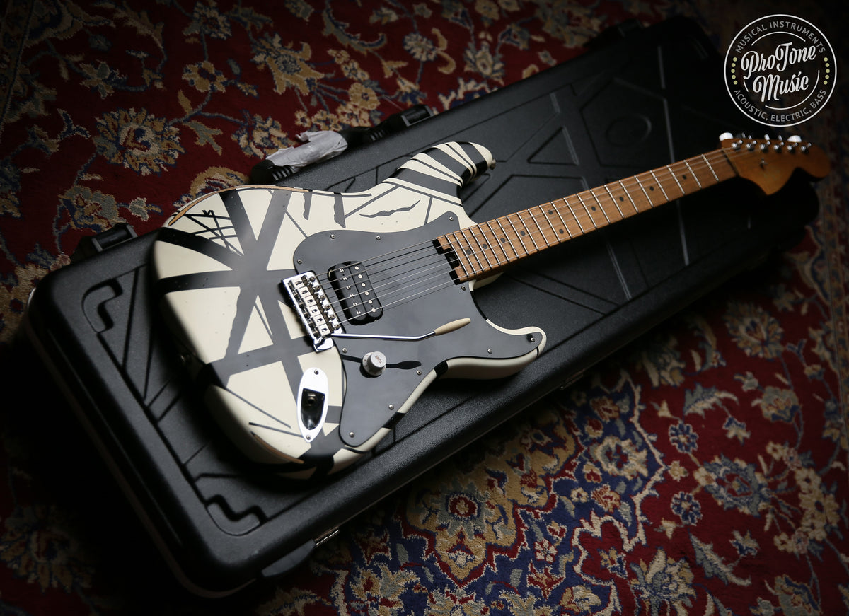 EVH Striped Series 78&#39; Eruption Black &amp; White