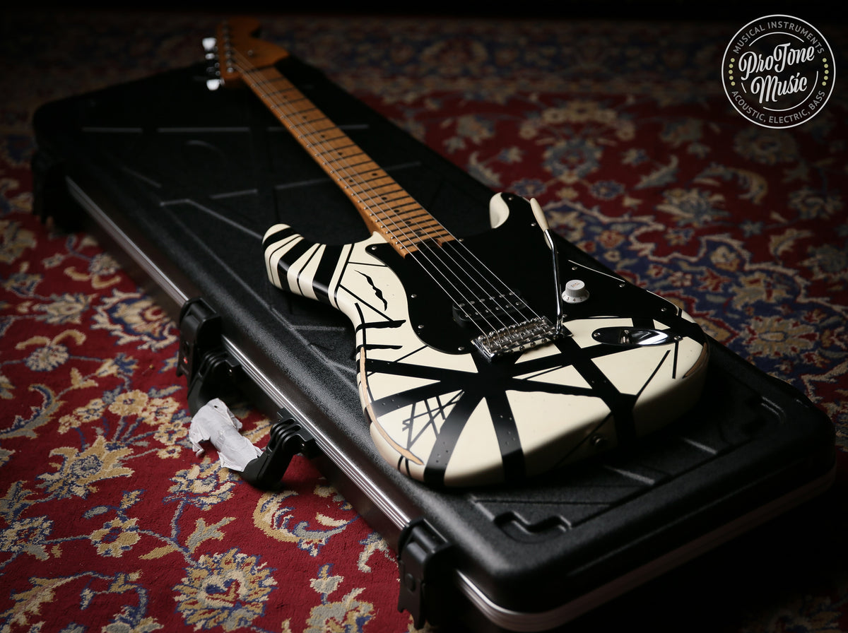 EVH Striped Series 78&#39; Eruption Black &amp; White