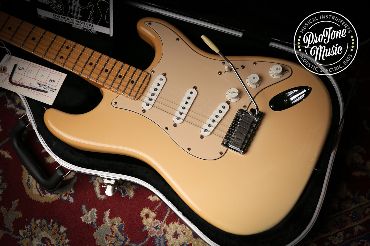 2005 Fender American Standard Stratocaster &amp; Fender Case