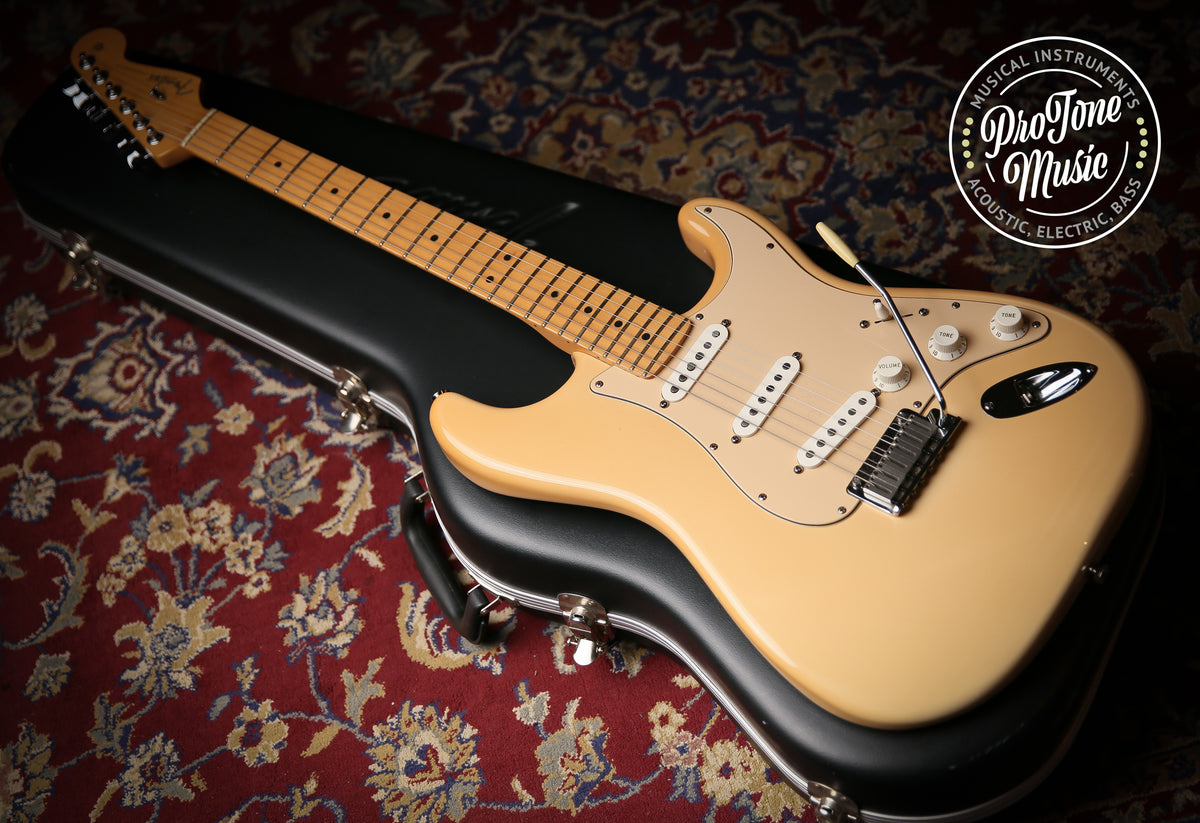 2005 Fender American Standard Stratocaster &amp; Fender Case