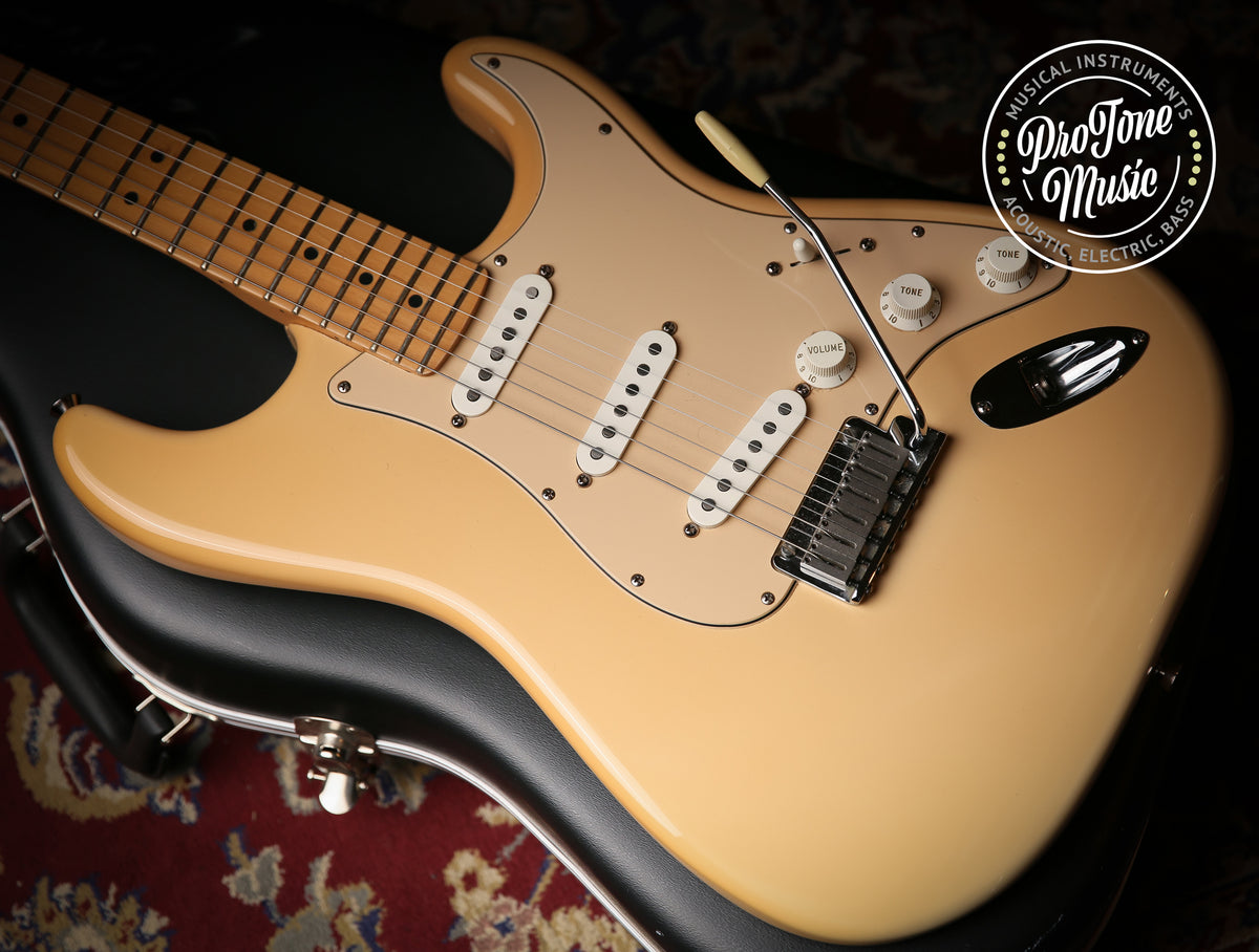2005 Fender American Standard Stratocaster &amp; Fender Case