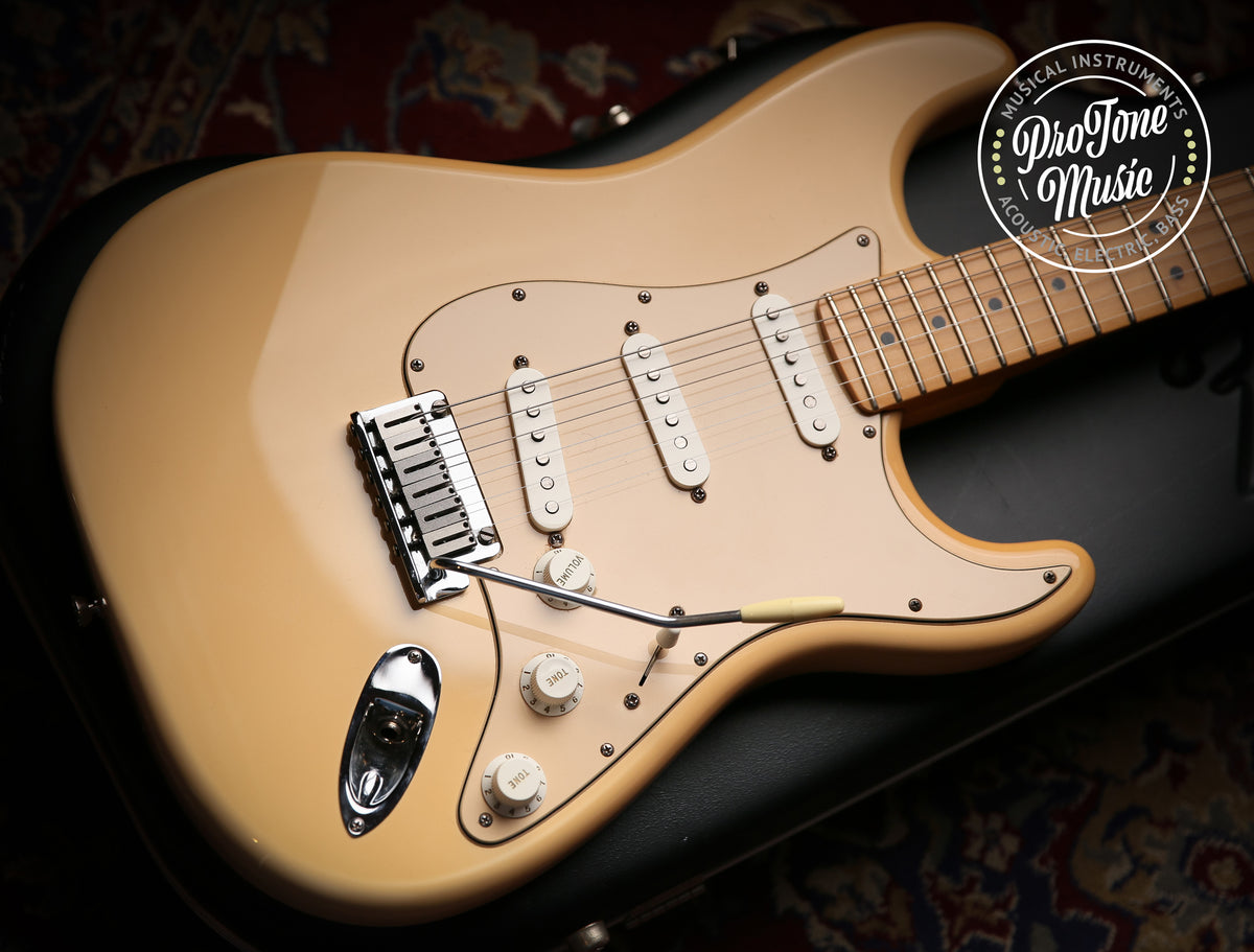 2005 Fender American Standard Stratocaster &amp; Fender Case