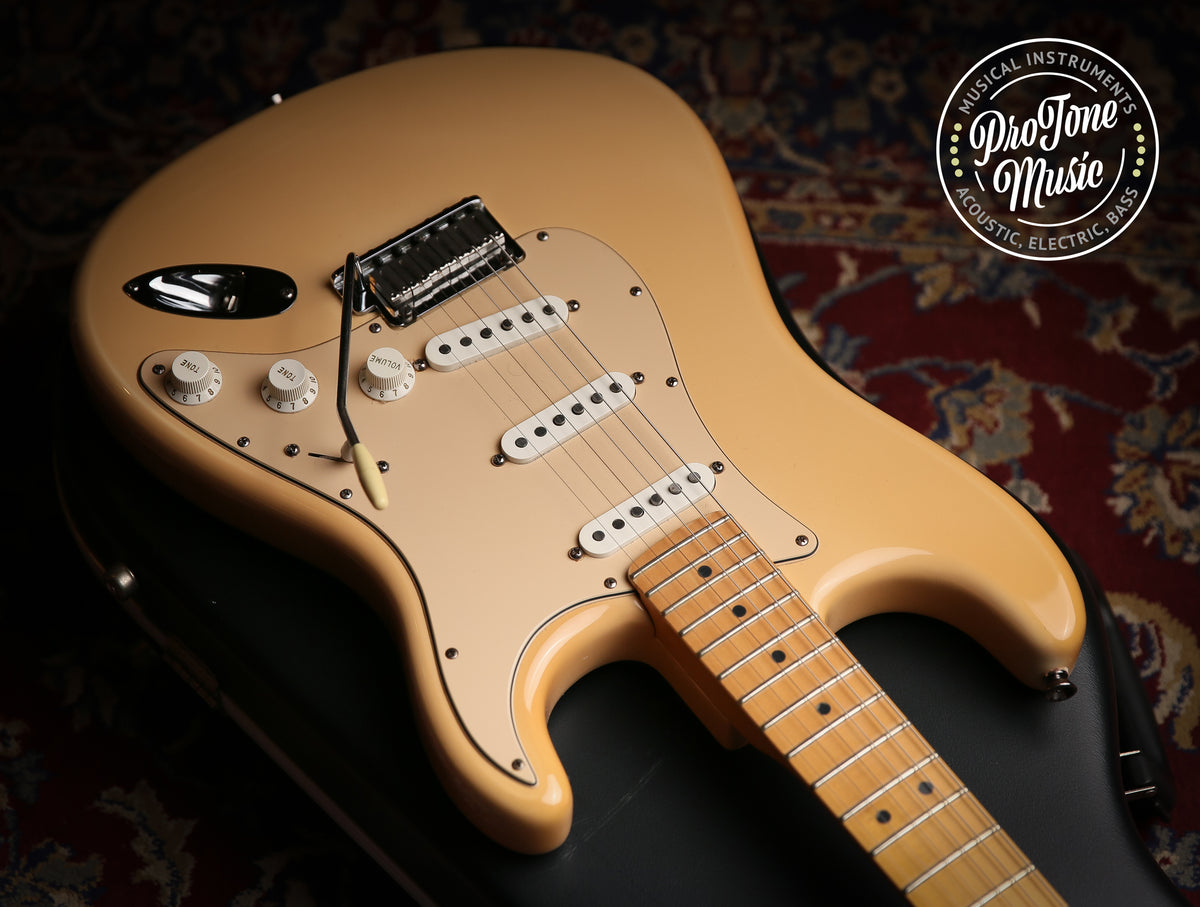 2005 Fender American Standard Stratocaster &amp; Fender Case