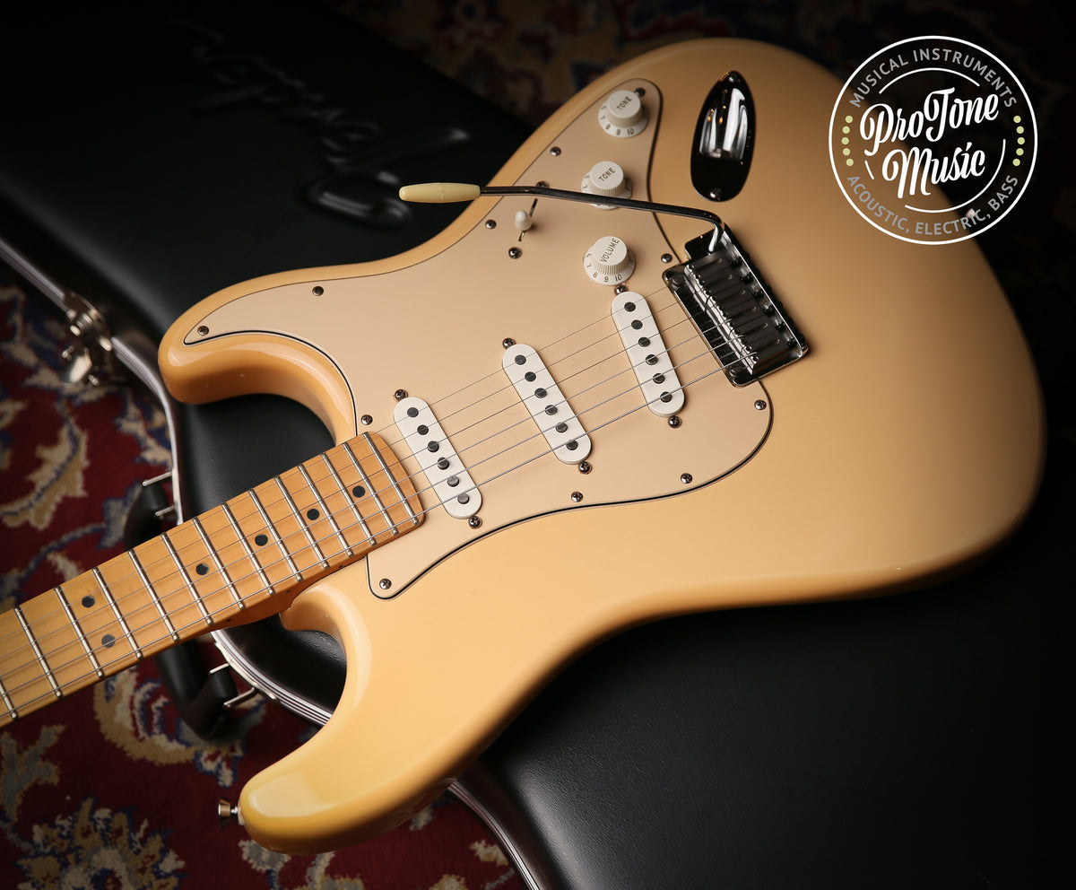 2005 Fender American Standard Stratocaster &amp; Fender Case