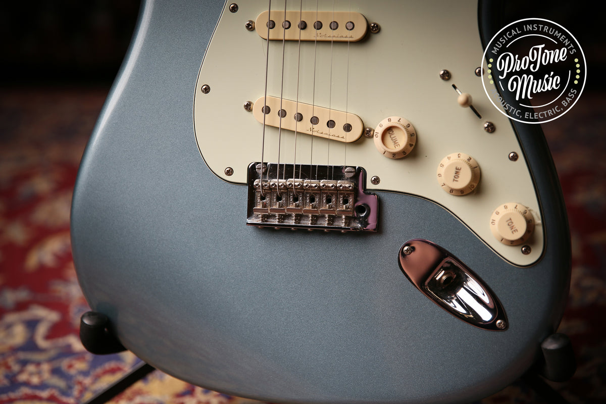 2020 Fender Deluxe Roadhouse Stratocaster Mystic Ice Blue