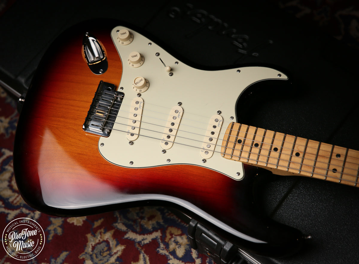 2011 Fender American Deluxe Stratocaster Left Handed 3 Colour Sunburst