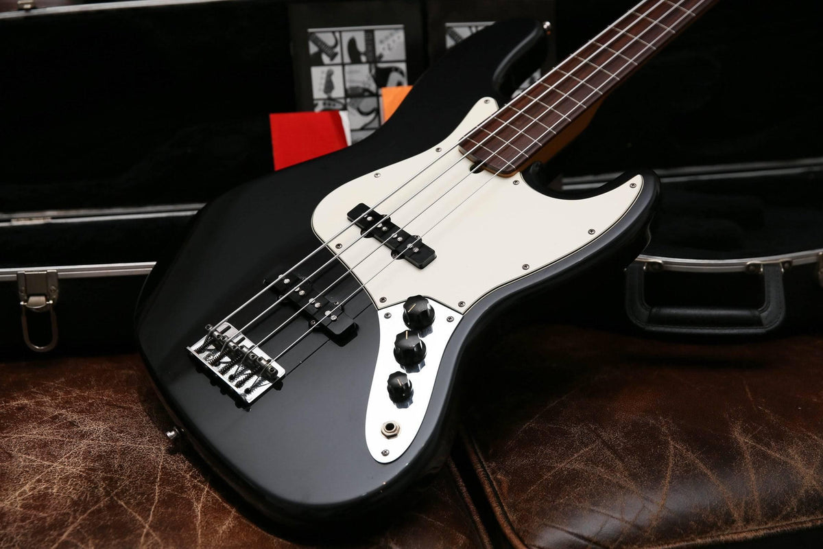 1999 Fender American Standard Fretless Jazz Bass Black &amp; Red Label Case - ProTone Music